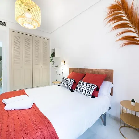 Alohamundi Escuelas Pias Apartment Seville